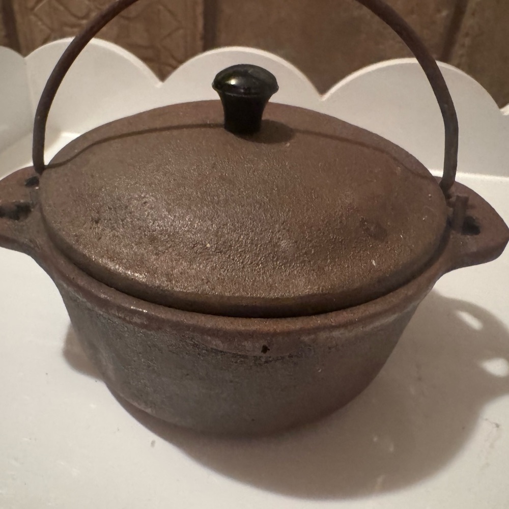 Wagner’s 1891 Original Miniature Dutch Oven 100 Anniversary Limited Edition ￼